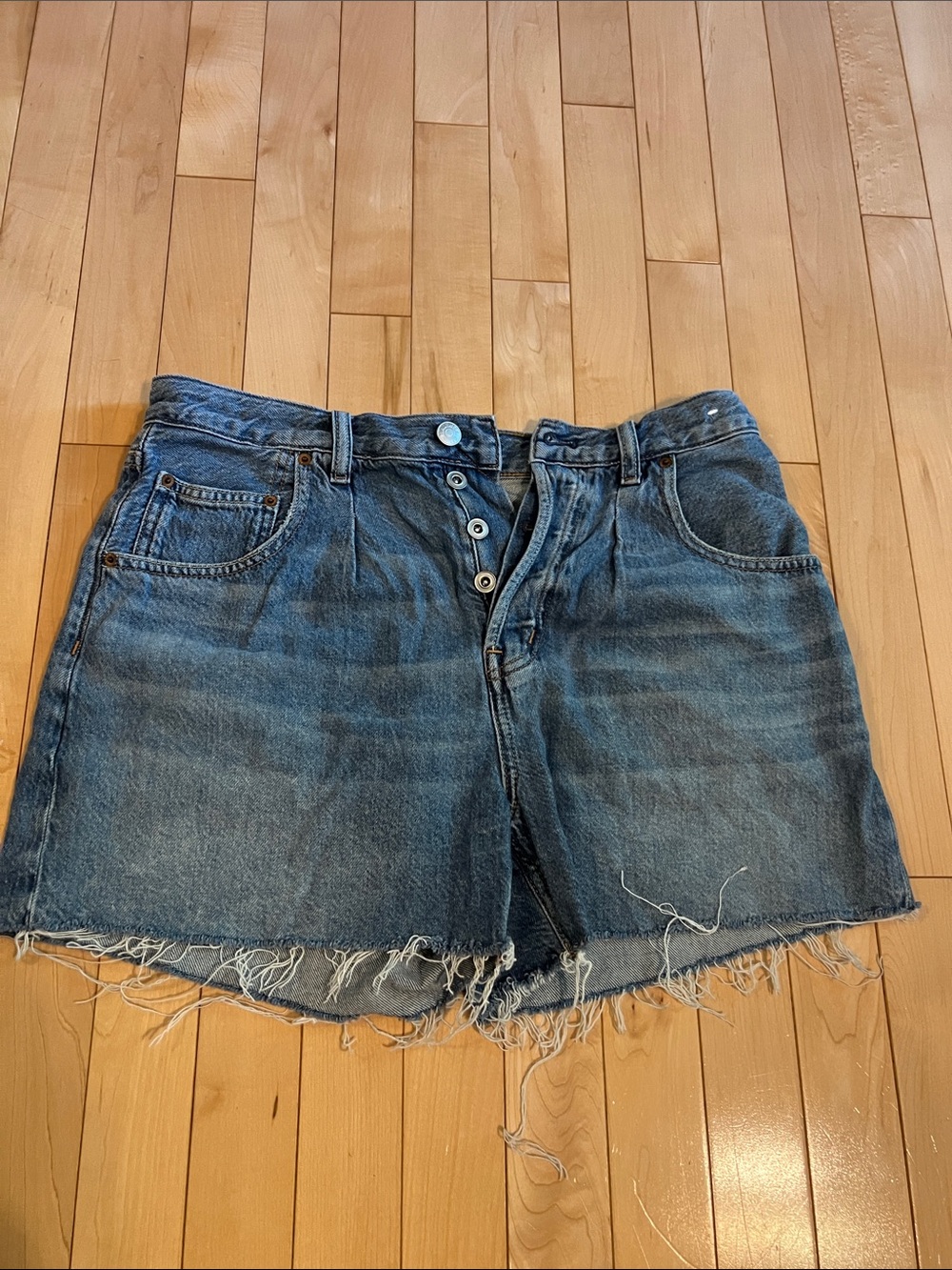 Madewell Distressed Pleated Medium Blue Denim Cutoff Shorts Size 27